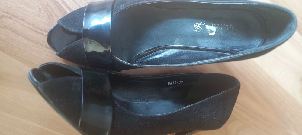 Buty - Czarne szpilki