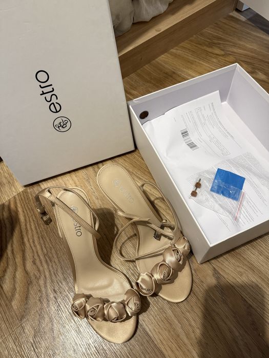 Босоніжки від Estro