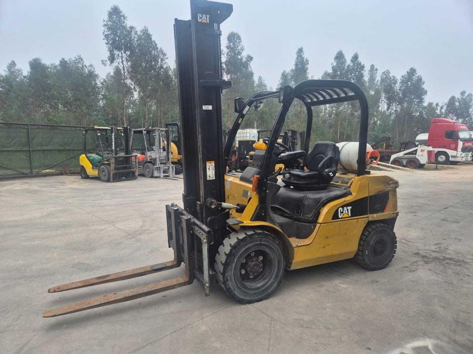 Empilhador caterpillar 3500kg