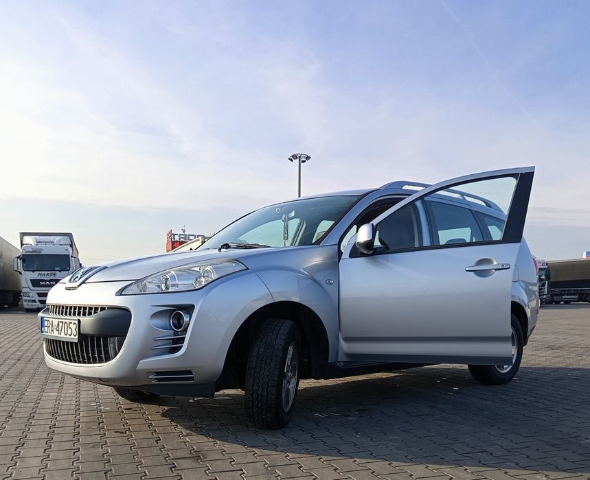 SUV Peugeot 4007 4×4  2.2 HDI