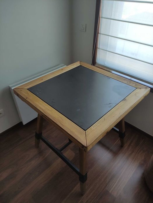 Conjunto de mesa e cadeiras estilo industrial