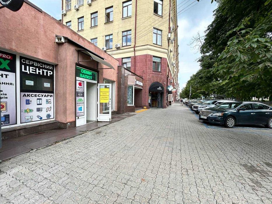 Здам невелике приміщення в центрі міста на проспекті Яворницького з гарним трафіком