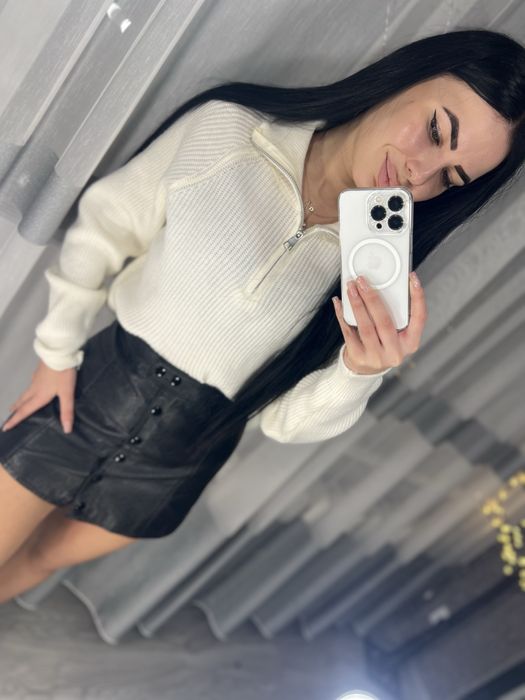 Білий( молочний) теплий светр