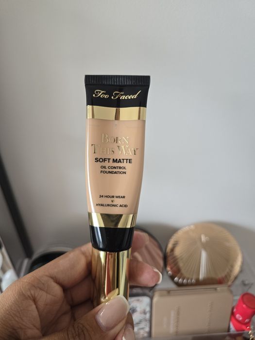 Podkład Too Faced Born This Way Soft Matte