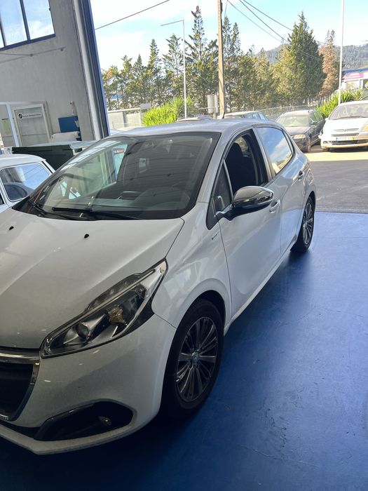 Peugeot  208  1.2 foto 2