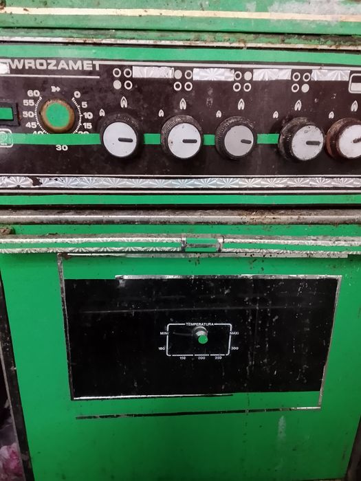 Продам між кімнатні двері біл нові,1000 коричневі бу 500,акрилова ванн