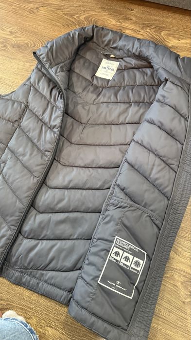 Продам сірий жилет Tom Tailor
