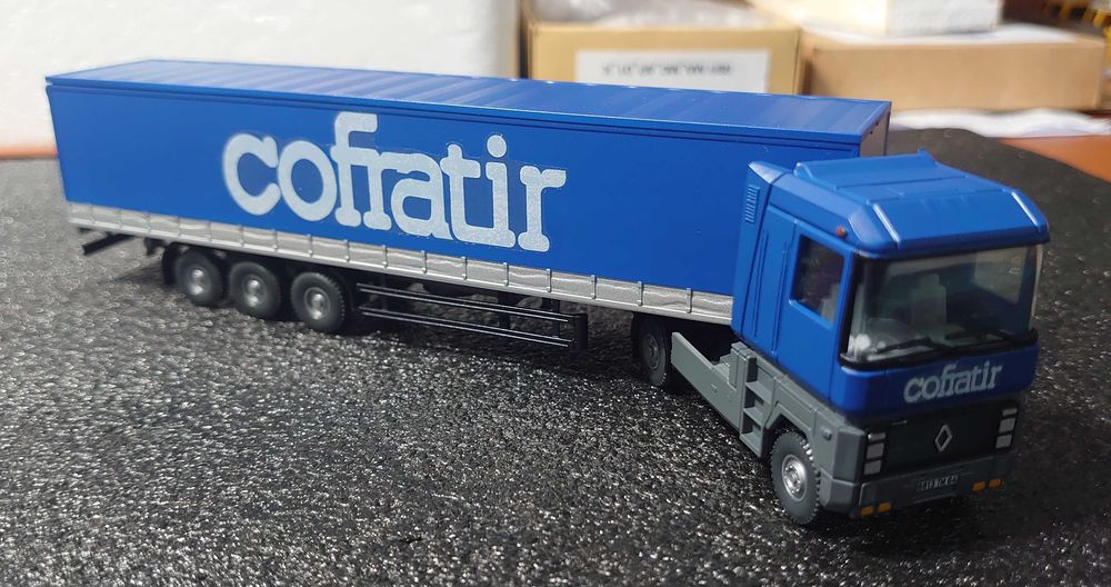 Camião Renault Magnum Cofratir 1/87