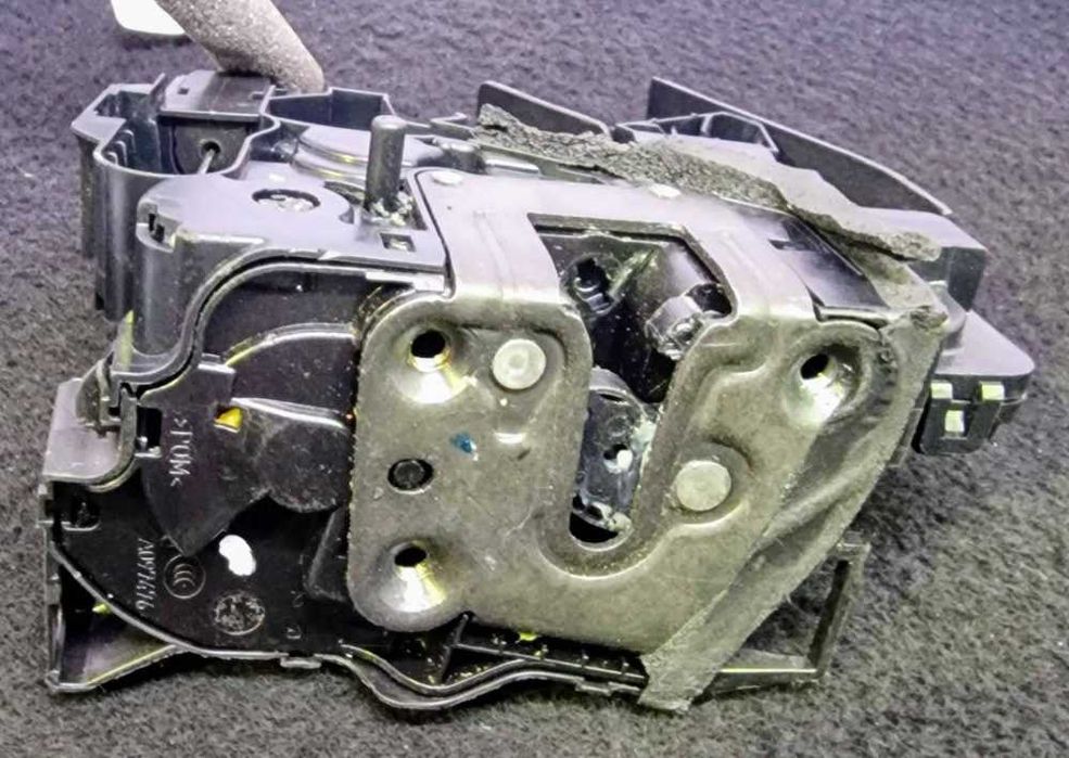 Fechadura / Fecho Porta Trás Direito 825022364R - RENAULT MEGANE IV Hatchback