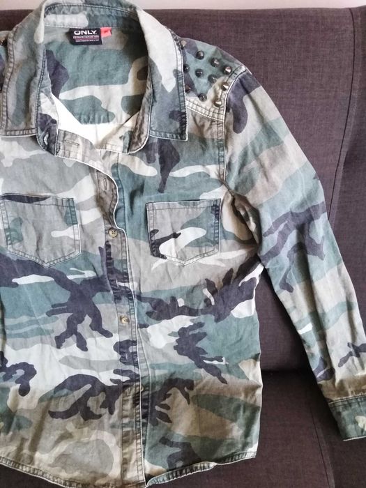 ONLY.  Koszula w moro z cekinami.