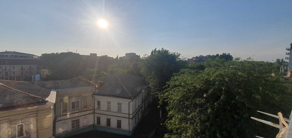 Центр Продам трехкомнатную квартиру    в новом кирпичном доме ЛД