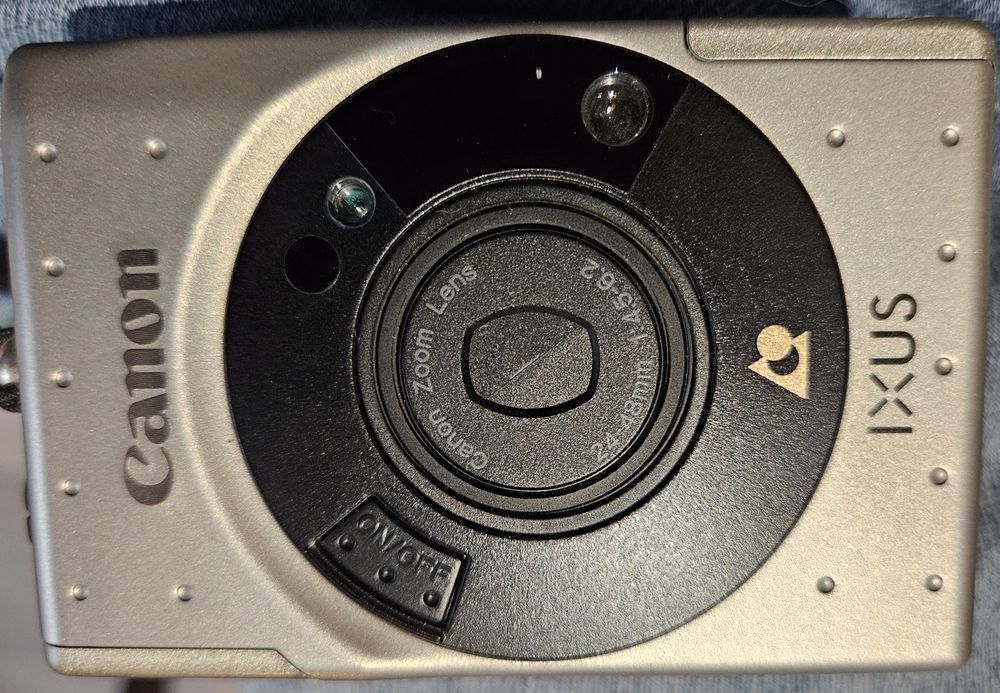 Aparat analogowy Canon IXUS