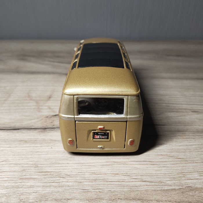 Модель мікроавтобуса Maisto Volkswagen Van "Samba" 1/25