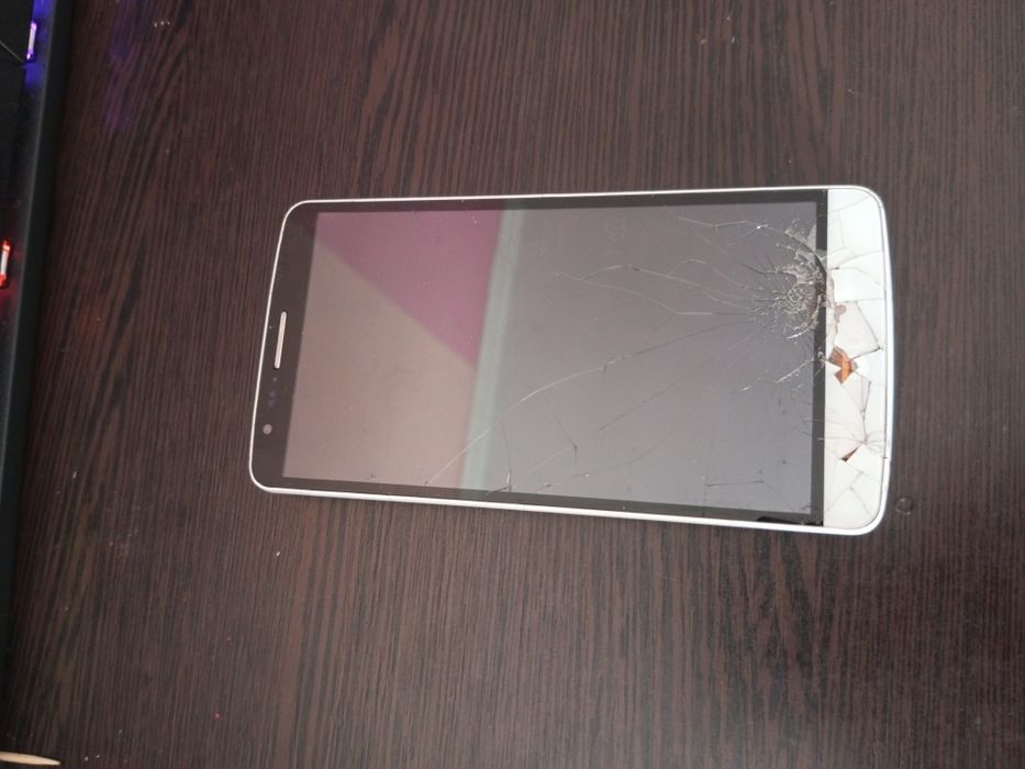 Телефон Lg ( Неробочий )