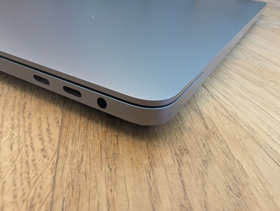 MacBook Pro 16" 2021 a2141, і9, 16/1 ТБ, 5600М!! як новий, ЕКСКЛЮЗИВ