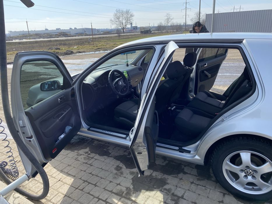 Продам гольф 4 1.6 16v 2001г