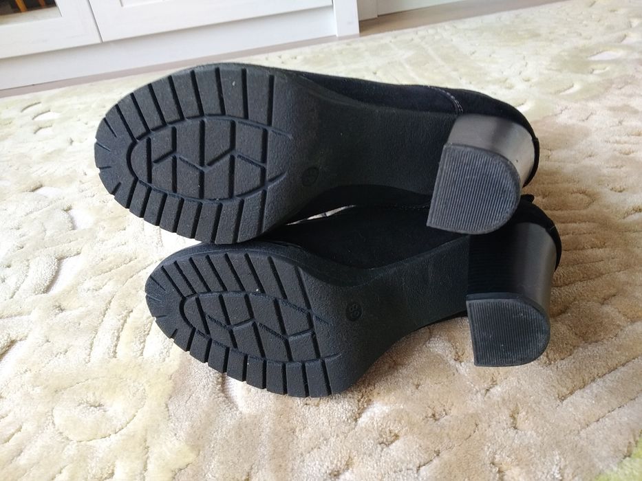 Czarne buty na obcasie jak NOWE
