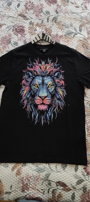 T-shirt leão colorido
