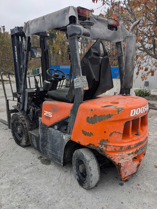 Doosan D25G навантажувач