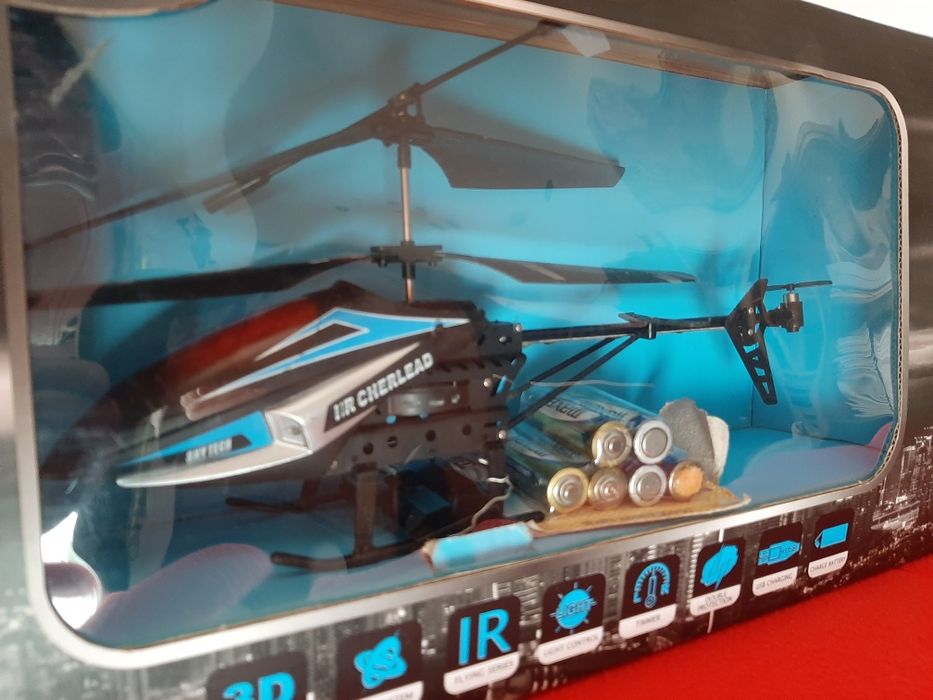 Remote-Controlled Helicopter64739765664387122