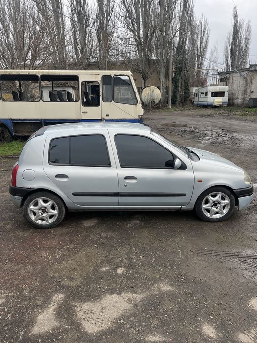 Рено Клио.