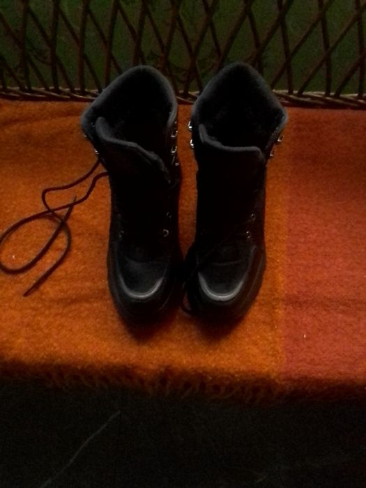Продам чобітки жіночі
