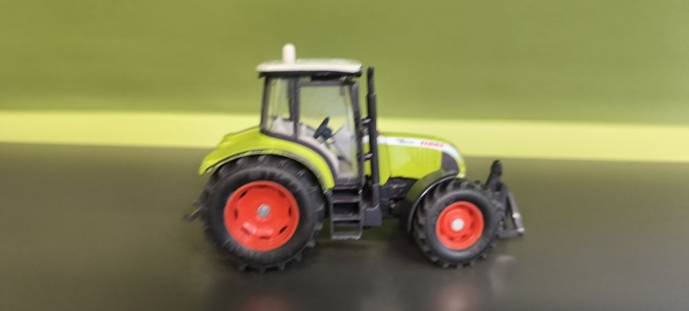 Siku traktor Claas 1 32