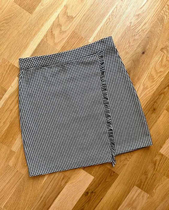 Mini nowa spódniczka w pepitkę Pull&Bear