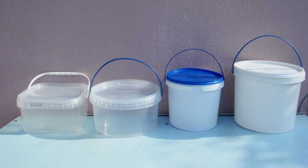 Вёдра, для нужд по хозяйству.