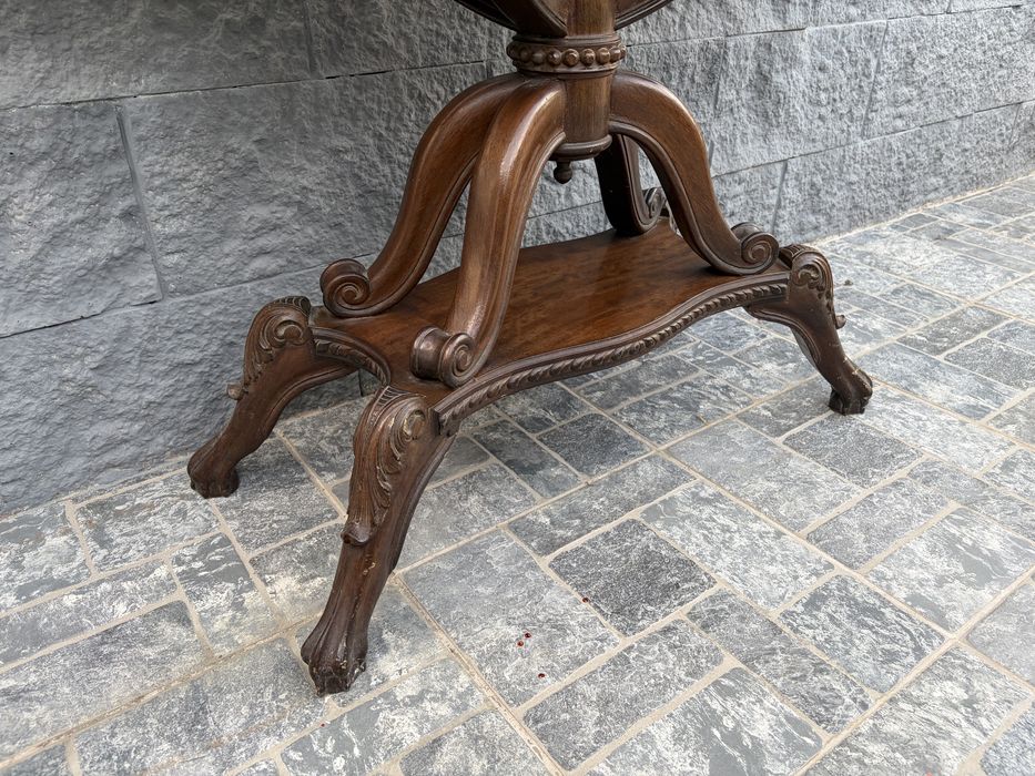 Consola Meia-Lua (Demilune) em Madeira com Entalhes Clássicos