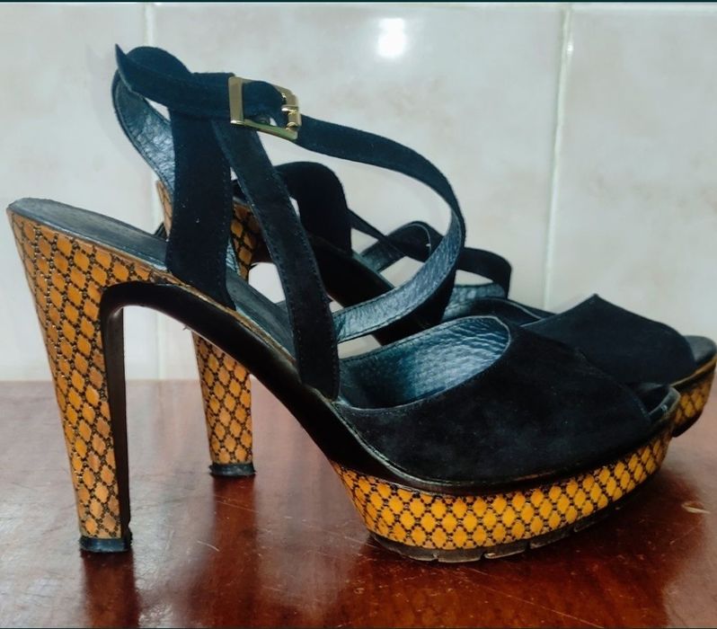 Босоніжки чорні замшеві. 38 розмір