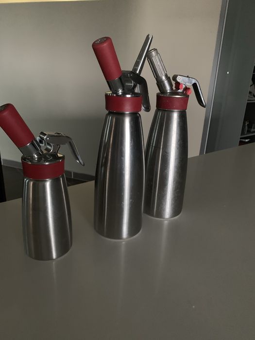 5 Rechaud , fiambreira ,3 sifões,100 copos antg(70anos )triturador