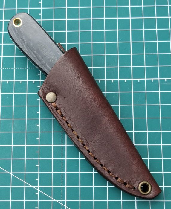 Фінський шийний ніж Brisa Necker 70 зі шкіряним чохлом.
