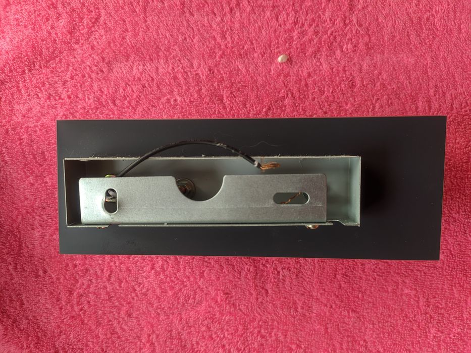 Невеликий світильник точковий на стіну