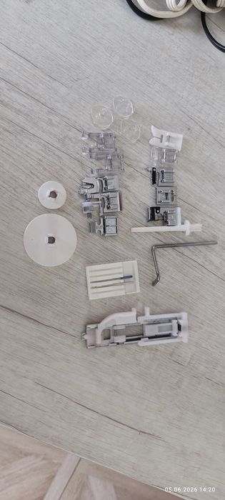 Продам швейну машину janome 7524Е