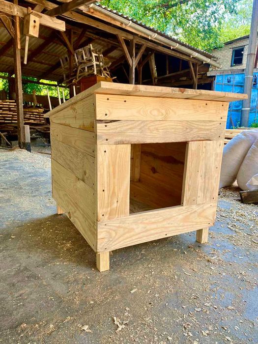 Будка для собак из натурального дерева