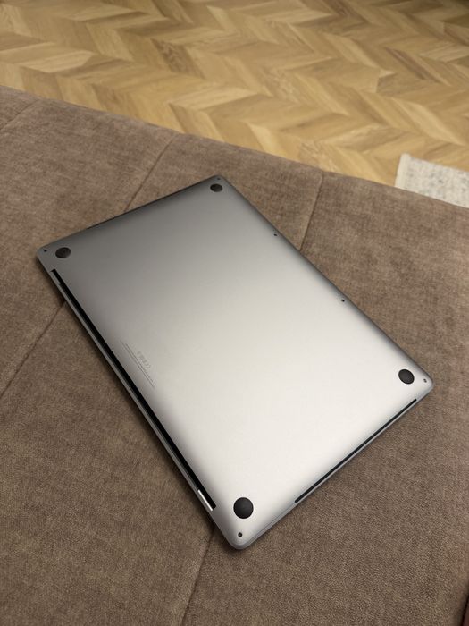 Macbook Pro 15 2019 i7 2.6 / 16gb / 512gb/ Radeon Pro 4 ГБ 93% АКБ