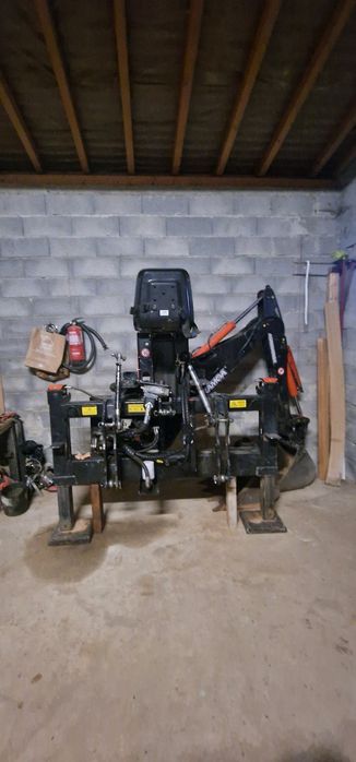 Retroescavadora trator