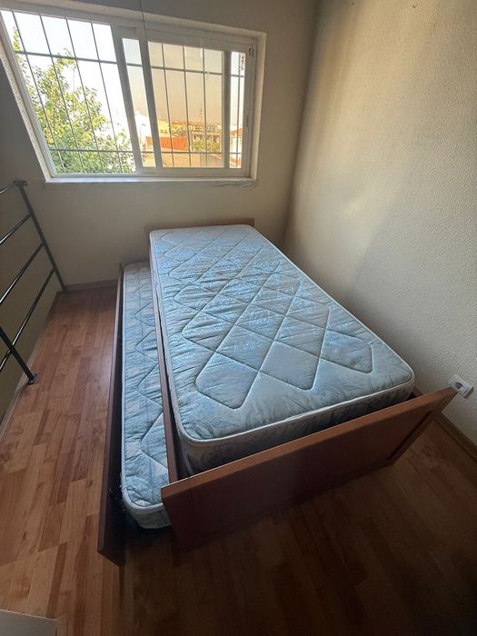 Cama dupla com gaveta + 2 colchões