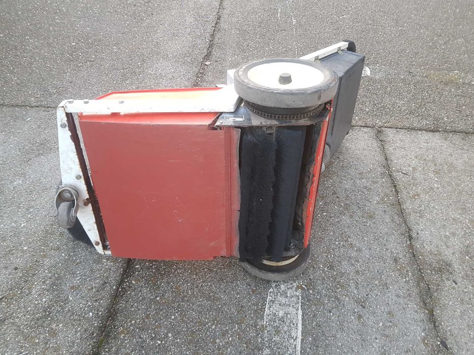 ZAMIATARKA Akumulatorowa Z Napędem HAKO FLIPPER FE z Odkurzaczem