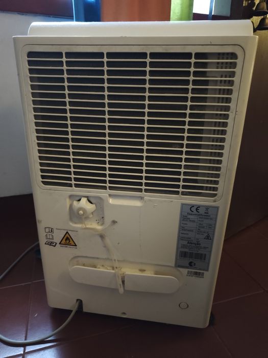 Desumidificador Equation 40L/dia avariado (erro P2) para peças ou reparação