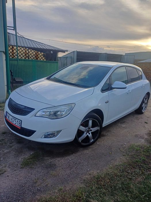 Opel Astra J 2011r.