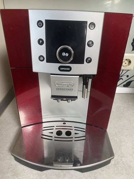 Кавова машина Delonghi Magnifika