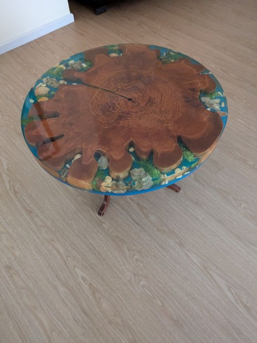 Mesinha de sala em resina epóxi peca unica