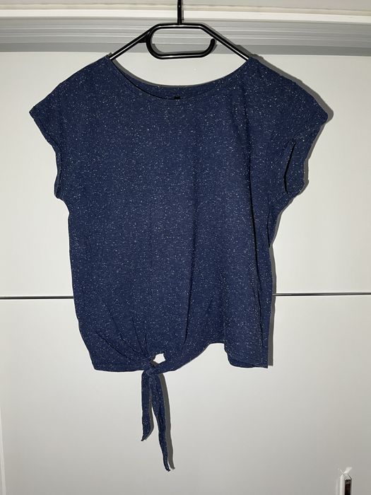 Granatowa koszulka crop top z wiązaniem