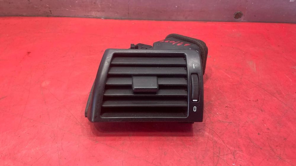 Boczna kratka nawiewu deski rozdzielczej lewa BMW 3 E46 6422836189