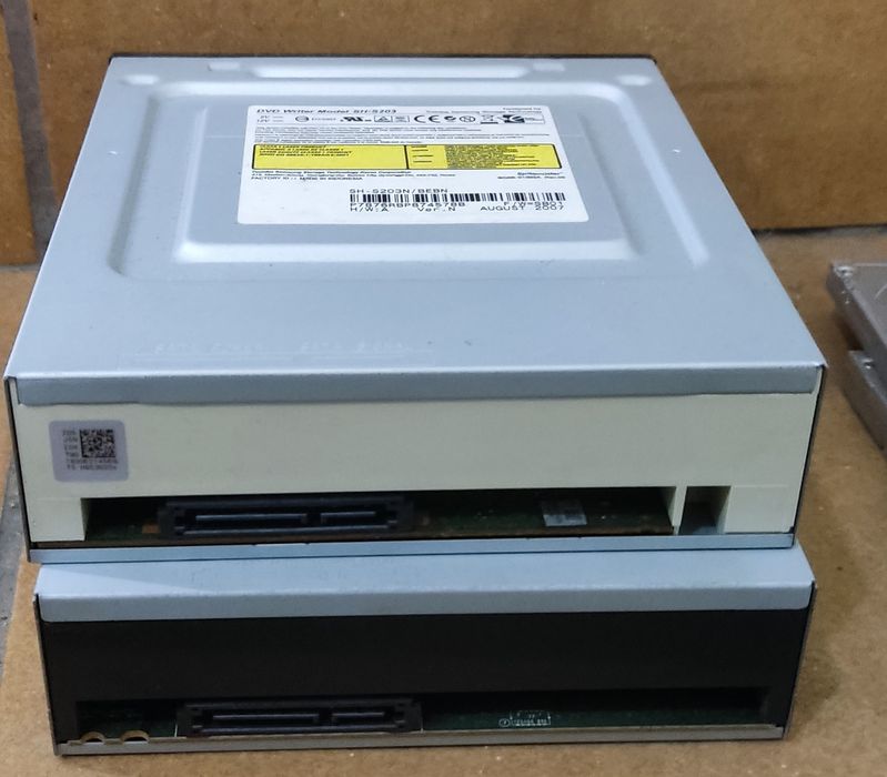 Оптический DVD-RW привод для ПК и ноутбуков