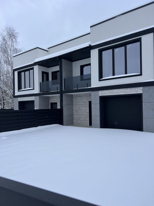 Готови дуплекс , велика ділянка, всі комунікаціі