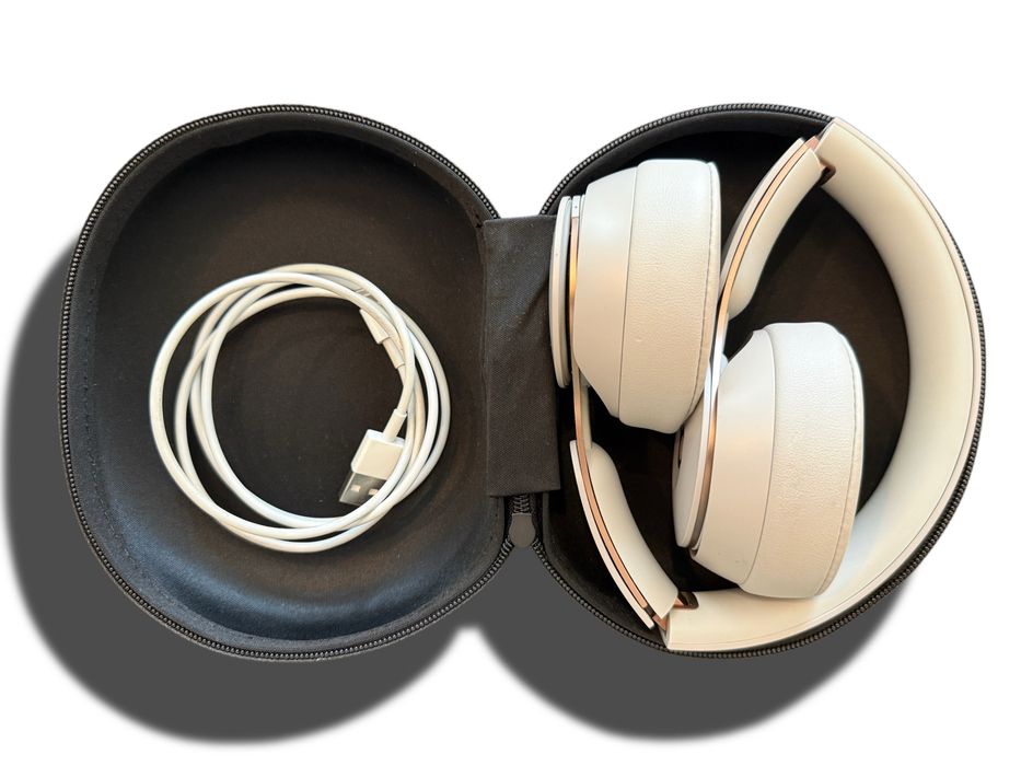 Beats Solo Pro – Ivory/Gold | Muito Bom Estado
