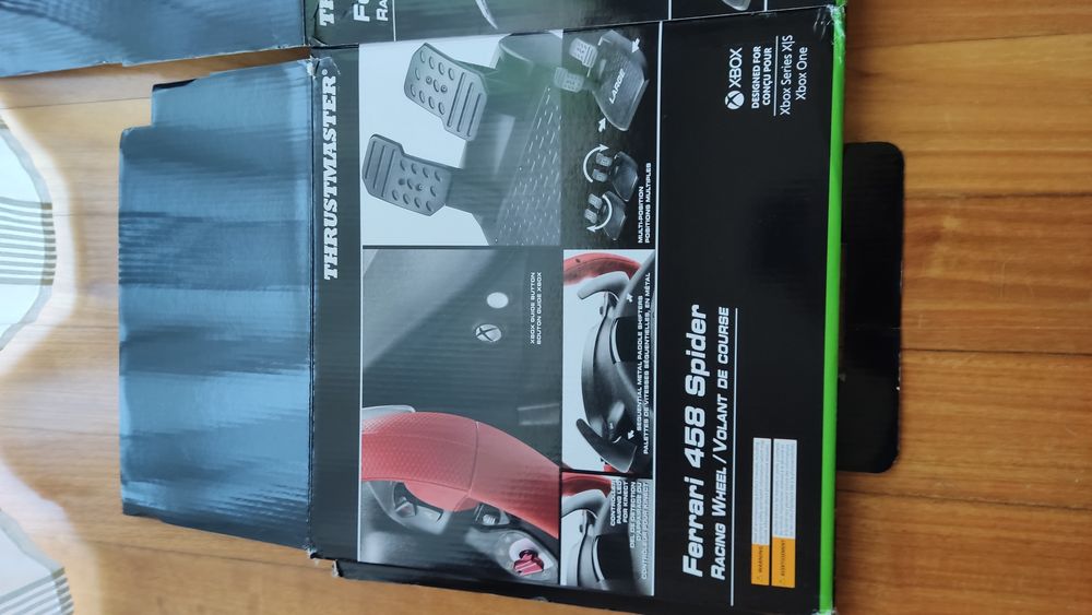 Volante Thrustmaster Ferrari 458 Spider Xbox com suporte